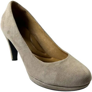 Clarks Women's heels Wessex Wyvern Suede Pump Beige 7M preppy office girl boss